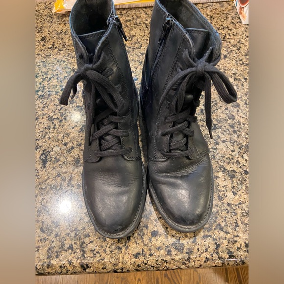 Clark’s lace boots - Picture 3 of 3